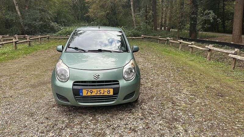 Groen Gebruikt 2009 Suzuki Alto Comfort Hatchback | € 2.500 (Eerlijke prijs) - Afbeelding 1/4