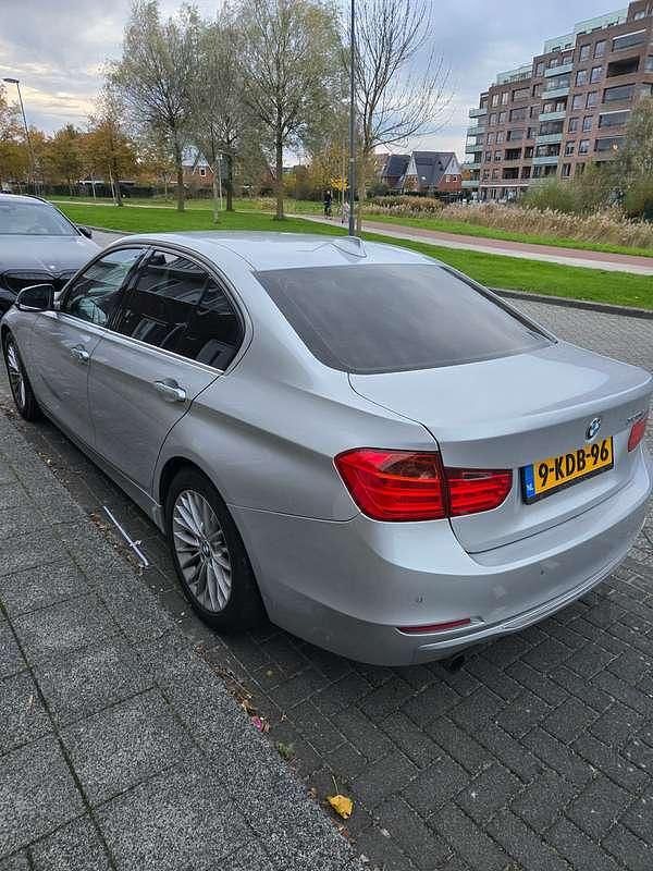 Zilver Gebruikt 2013 BMW 320 Sedan | € 8.700 (Goede deal) - Afbeelding 1/4