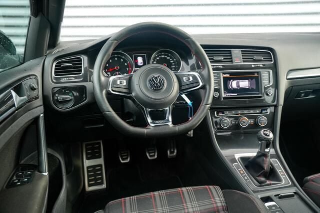 Occasion VW Golf VII GTI 221 PK (162 kW) 2016 Zwart Hatchback