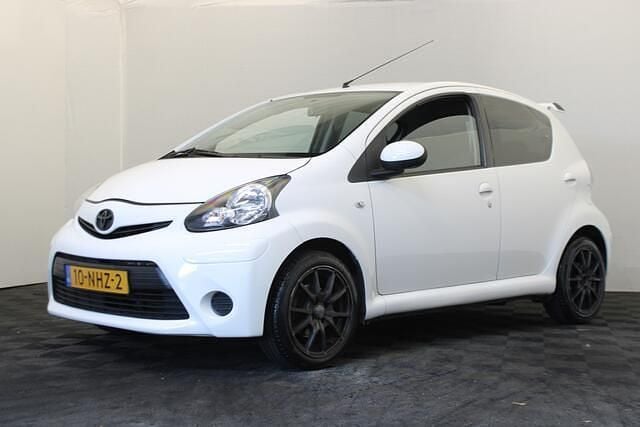 Wit Gebruikt 2010 Toyota Aygo Comfort Hatchback | € 3.650 (Eerlijke prijs) - Afbeelding 1/4