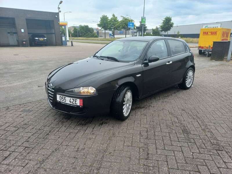 Gebruikt 2005 Alfa Romeo 147 Progression Hatchback | € 2.000 - Afbeelding 1/4