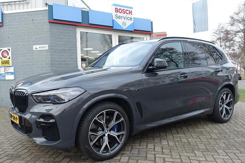 Grijs Occasion 2026 BMW X5 Executive SUV | € 63.545 - Afbeelding 1/4