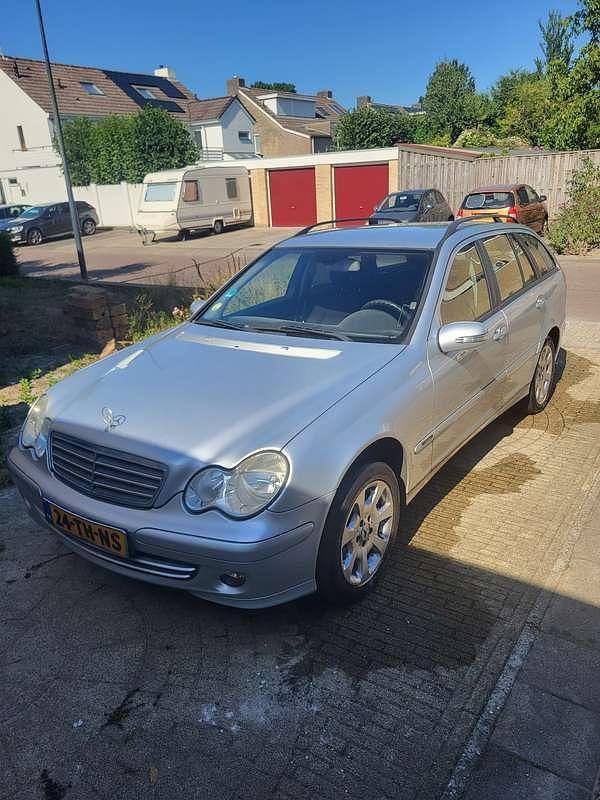 Grijs Gebruikt 2005 Mercedes C180 Classic Stationwagen | € 3.000 (Eerlijke prijs) - Afbeelding 1/4