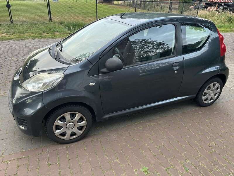 Grijs Gebruikt 2010 Peugeot 107 Hatchback | € 1.200 (Super prijs) - Afbeelding 1/4