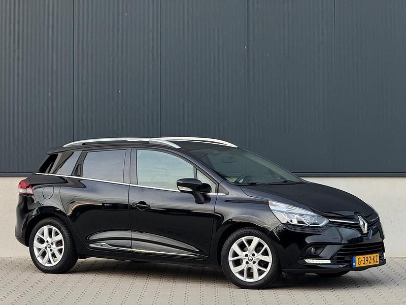 Zwart (metallic) Gebruikt 2019 Renault Clio GrandTour LIMITED Stationwagen | € 8.750 (Goede deal) - Afbeelding 1/4