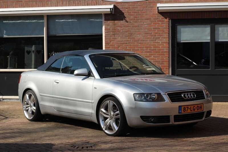 Grijs, metallic lak Gebruikt 2003 Audi A4 Cabriolet Exclusive Cabriolet | € 5.950 (Eerlijke prijs) - Afbeelding 1/4