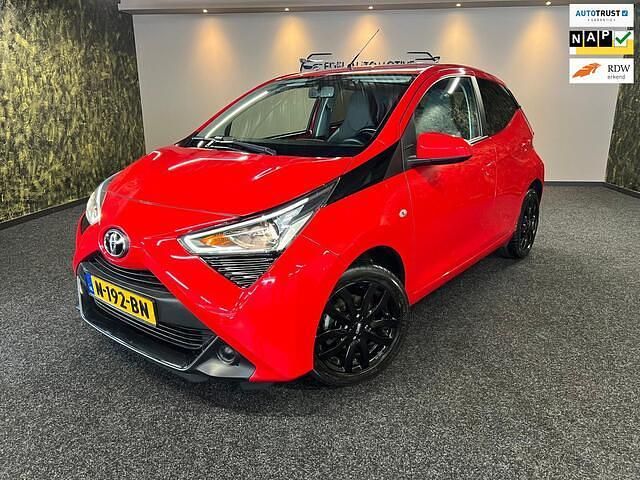 Occasion Toyota Aygo X-play 72 PK (52 kW) 2021 Rood Hatchback