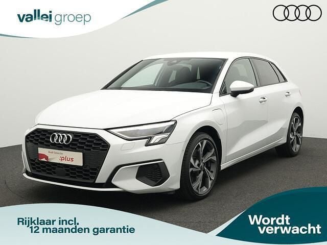 Wit Gebruikt 2022 Audi A3 Sportback Advanced Hatchback | € 31.450 (Iets duurder) - Afbeelding 1/4