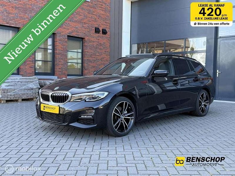 Zwart Gebruikt 2021 BMW 320e M Sport Stationwagen | € 31.740 (Eerlijke prijs) - Afbeelding 1/4