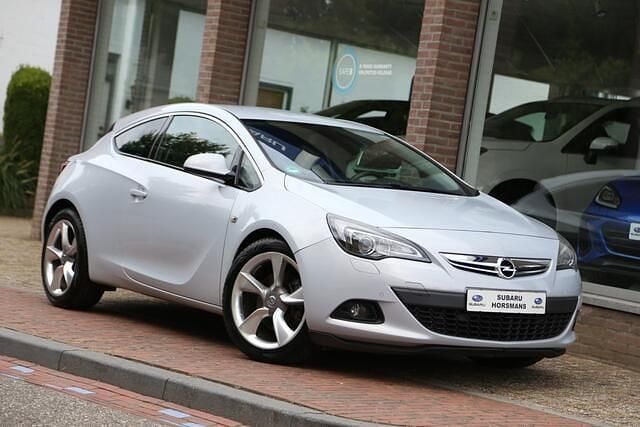 Grijs Gebruikt 2015 Opel Astra GTC Sport Hatchback | € 8.950 (Eerlijke prijs) - Afbeelding 1/4