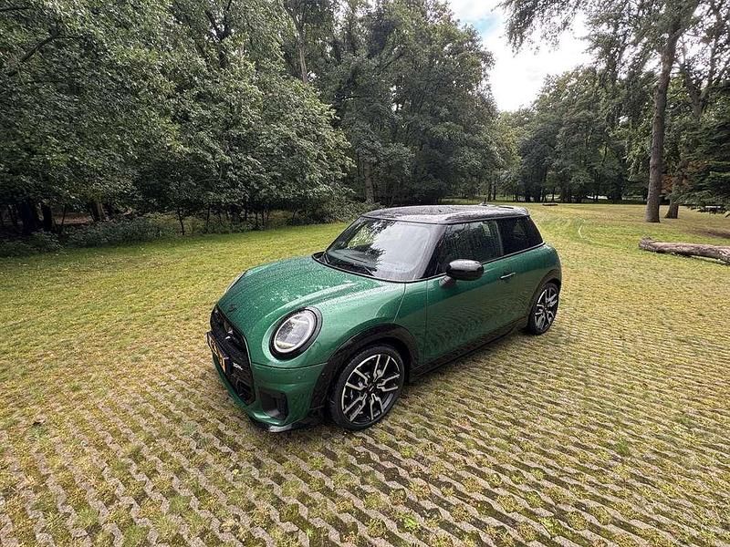 Groen Occasion 2024 Mini John Cooper Works Hatchback | € 42.750 (Iets duurder) - Afbeelding 1/4