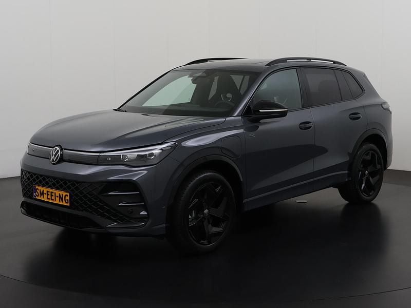 Dolphin grey metallic (b0) Nieuw 2025 VW Tiguan Style SUV | € 56.945 (Goede deal) - Afbeelding 1/4