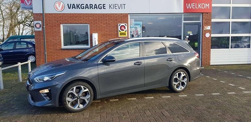 Grijs Gebruikt 2019 Kia Ceed Sportswagon Stationwagen | € 18.650 (Iets duurder) - Afbeelding 1/4