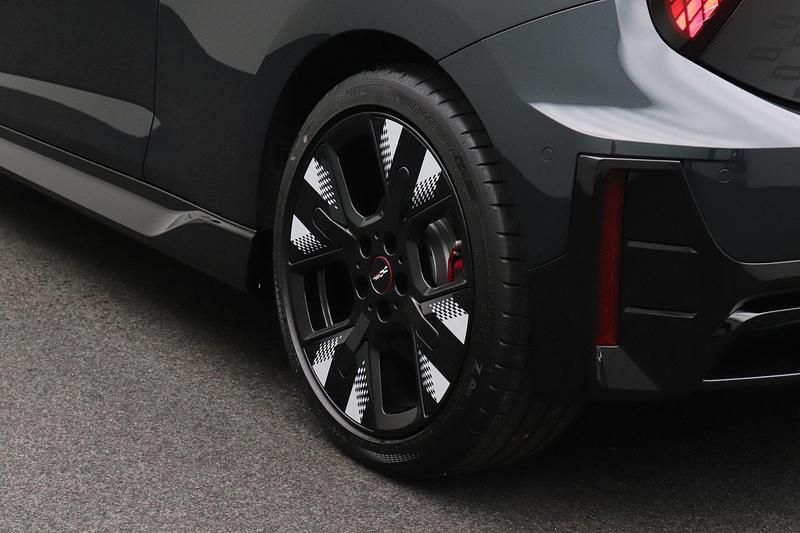 Nieuw Mini Cooper Comfort 189 kW (258 PK) 2025 Grijs Hatchback