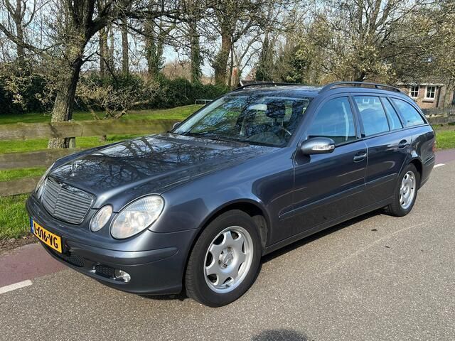 Grijs Gebruikt 2005 Mercedes 200 Avantgarde Stationwagen | € 8.950 (Duur) - Afbeelding 1/4