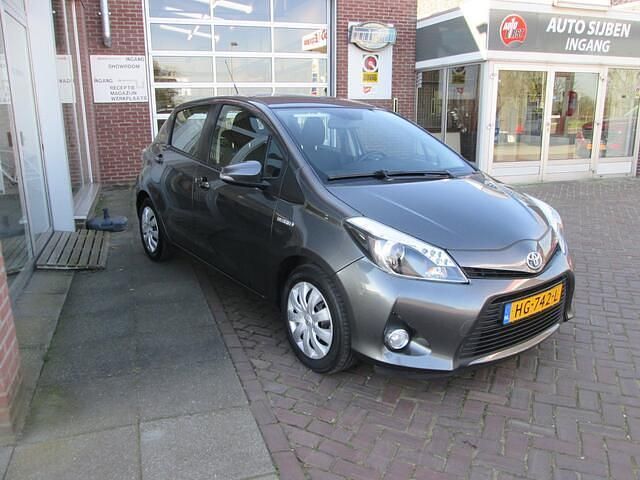Occasion Toyota Yaris 75 PK (55 kW) 2012 Grijs Hatchback