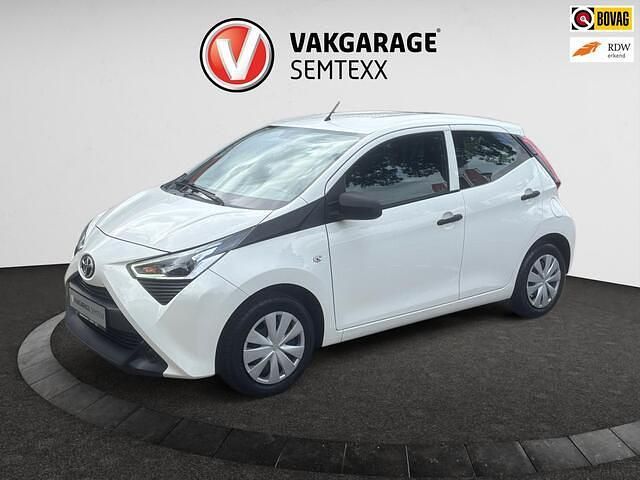 Wit Gebruikt 2022 Toyota Aygo Hatchback | € 10.850 (Goede deal) - Afbeelding 1/4