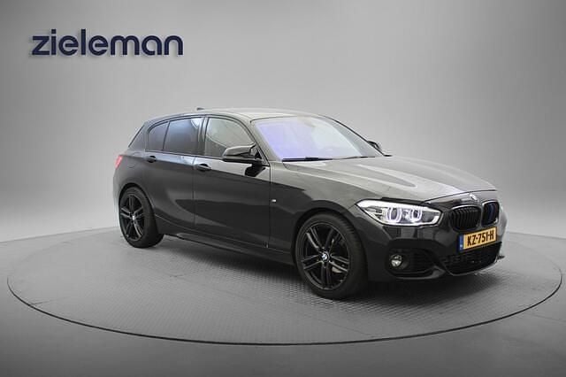 Zwart Gebruikt 2017 BMW 118 Executive Hatchback | € 11.845 (Goede deal) - Afbeelding 1/4