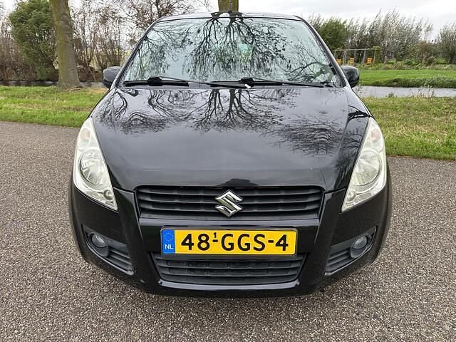 Zwart (metallic) Gebruikt 2008 Suzuki Splash Exclusive Hatchback | € 5.650 (Eerlijke prijs) - Afbeelding 1/4
