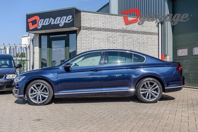 Occasion VW Passat Highline 156 PK (114 kW) 2015 Blauw Sedan
