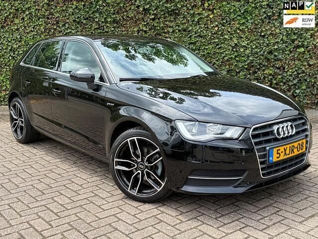 Zwart Gebruikt 2014 Audi A3 Sportback g-tron Attraction Sedan | € 10.750 (Eerlijke prijs) - Afbeelding 1/4