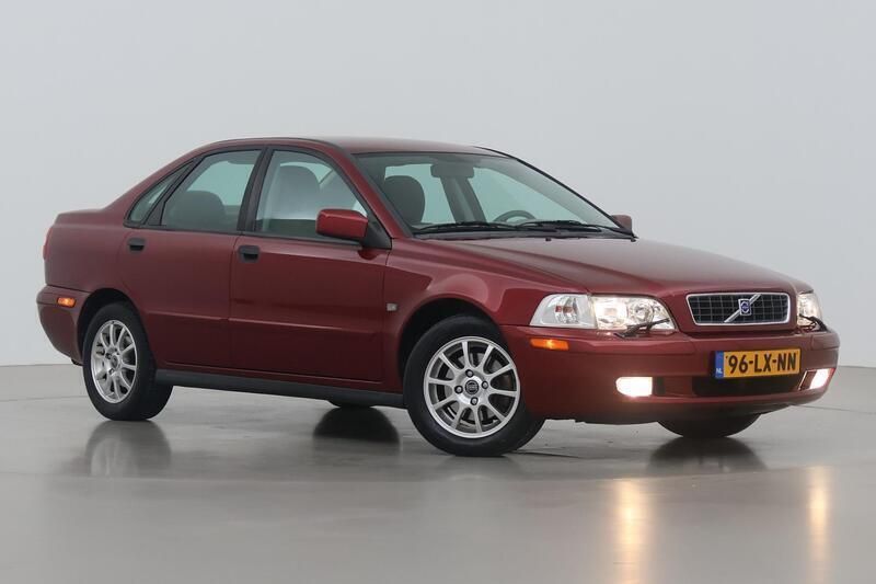 Rood Gebruikt 2003 Volvo S40 Sedan | € 12.200 - Afbeelding 1/1