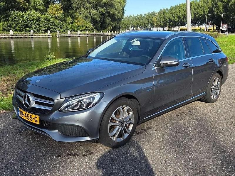 Grijs Occasion 2016 Mercedes C350e Edition Stationwagen | € 16.000 (Goede deal) - Afbeelding 1/4