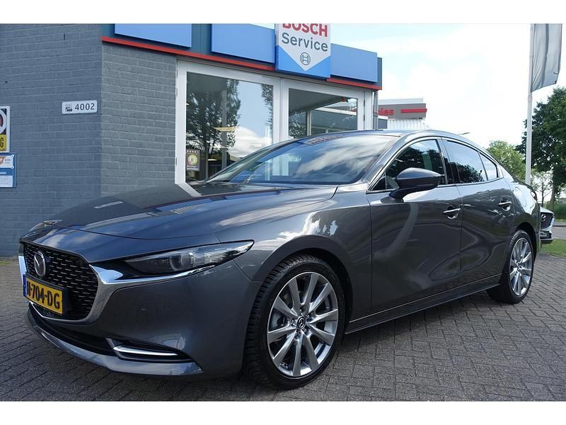 Grijs Gebruikt 2020 Mazda 3 Luxury Sedan | € 22.450 (Eerlijke prijs) - Afbeelding 1/4