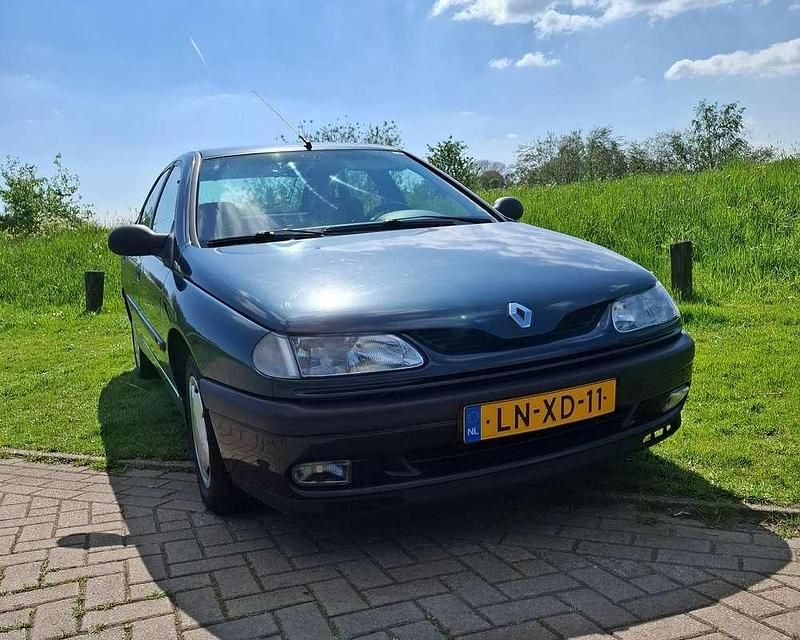 Groen Gebruikt 1995 Renault Laguna Hatchback | € 2.490 - Afbeelding 1/4