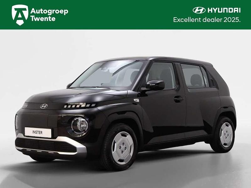 Zwart Nieuw 2025 Hyundai Inster Hatchback | € 24.690 (Goede deal) - Afbeelding 1/4