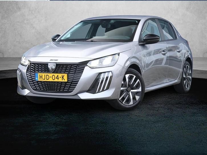 Grijs Occasion 2025 Peugeot 208 Active Hatchback | € 20.795 (Eerlijke prijs) - Afbeelding 1/4