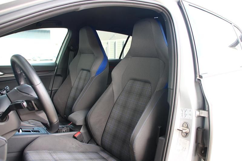 Occasion VW Golf VIII GTE 245 PK (180 kW) 2022 Zilver Hatchback