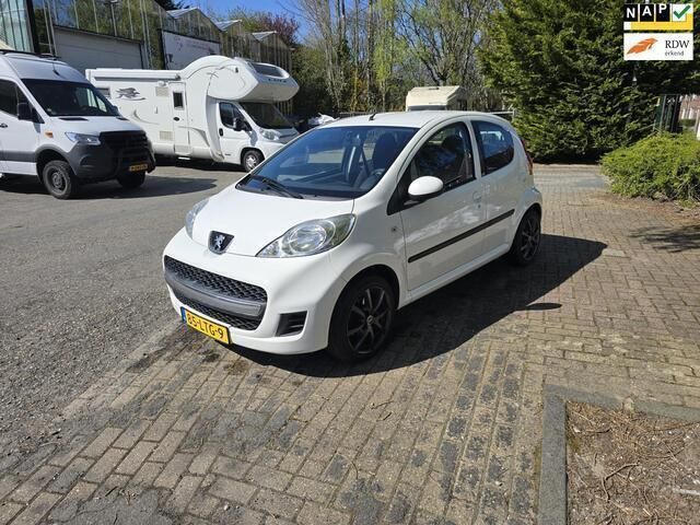 Wit Gebruikt 2010 Peugeot 107 Hatchback | € 3.250 (Iets duurder) - Afbeelding 1/4