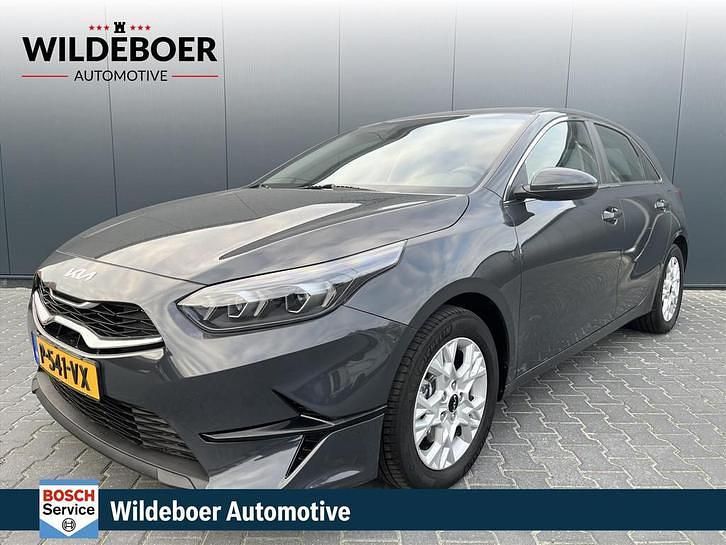 Grijs Gebruikt 2022 Kia Ceed Hatchback | € 16.949 (Eerlijke prijs) - Afbeelding 1/4