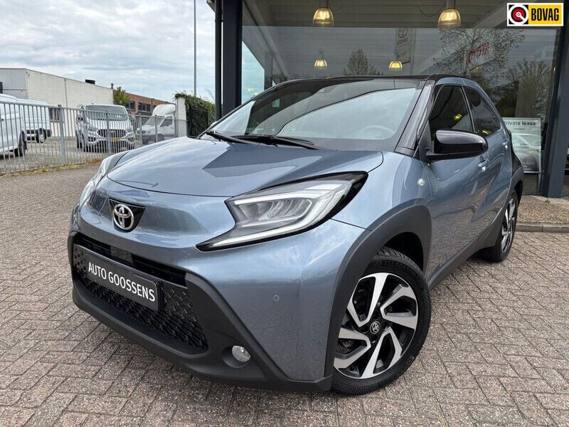 Blauw Gebruikt 2024 Toyota Aygo Style Hatchback | € 22.995 (Eerlijke prijs) - Afbeelding 1/4