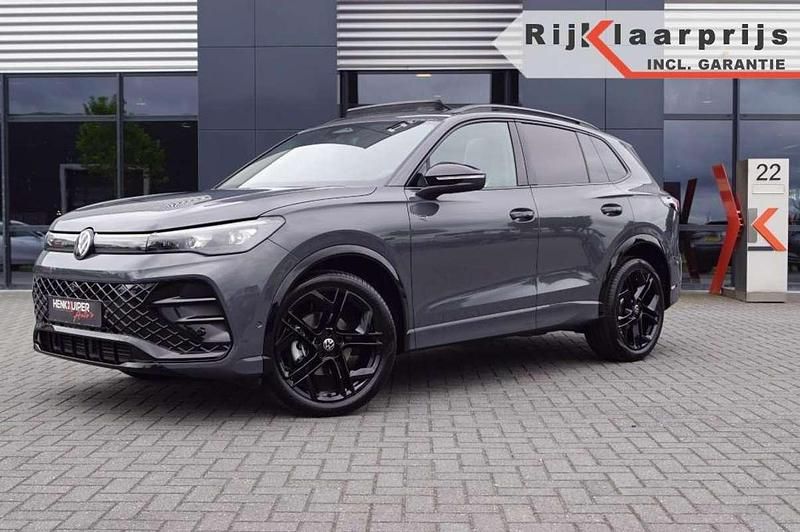 Grijs Gebruikt 2024 VW Tiguan R-line SUV | € 55.950 (Duur) - Afbeelding 1/4