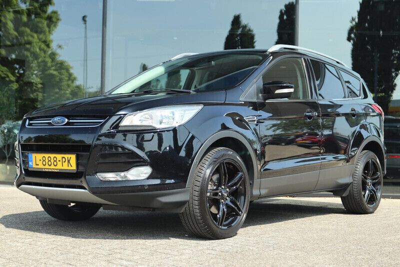 Zwart Gebruikt 2015 Ford Kuga Titanium SUV | € 11.900 (Iets duurder) - Afbeelding 1/4