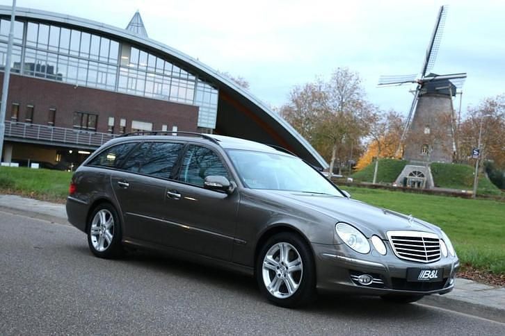 Grijs (metallic) Occasion 2008 Mercedes E350 Stationwagen | € 13.750 (Eerlijke prijs) - Afbeelding 1/4
