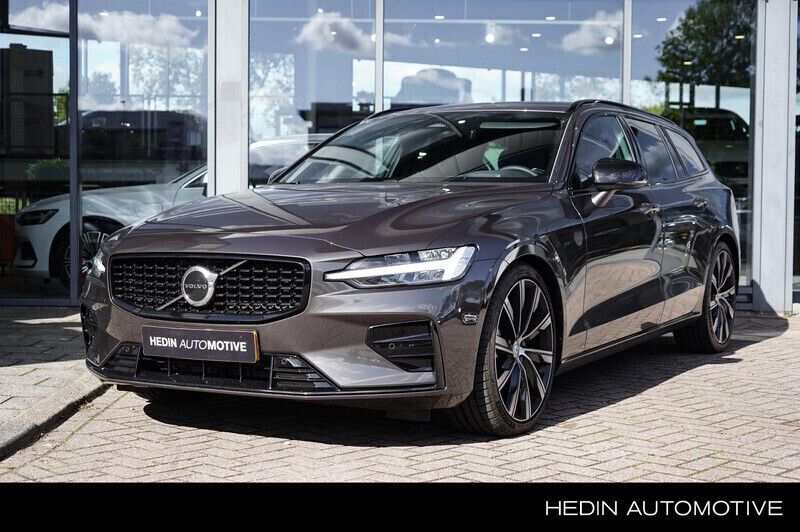 Grijs Gebruikt 2024 Volvo V60 Plus Stationwagen | € 52.995 - Afbeelding 1/4