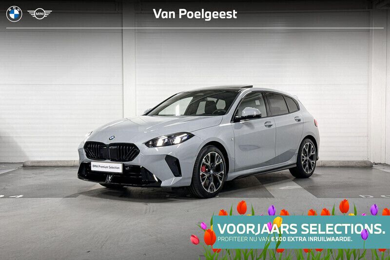Grijs, metallic lak Gebruikt 2025 BMW 120 M Sport Hatchback | € 48.900 (Eerlijke prijs) - Afbeelding 1/4