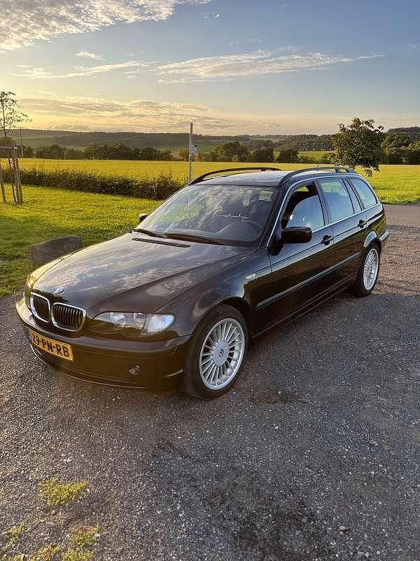 Zwart Gebruikt 2004 BMW 325 Stationwagen | € 3.500 - Afbeelding 1/4