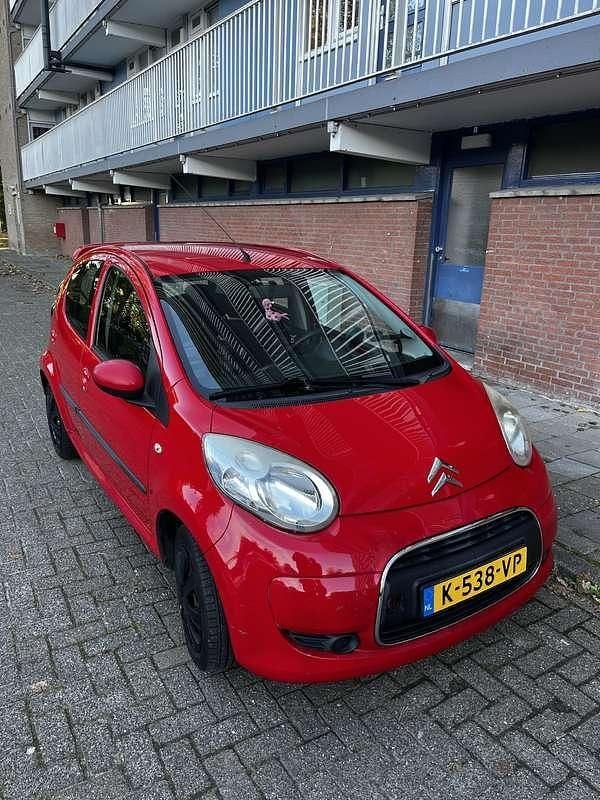 Rood Gebruikt 2009 Citroën C1 Hatchback | € 2.000 (Goede deal) - Afbeelding 1/4