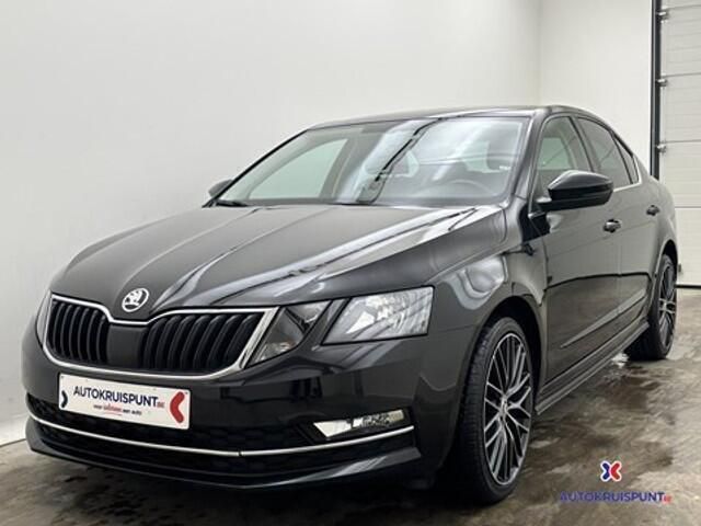 Zwart Gebruikt 2019 Skoda Octavia Ambition Sedan | € 16.900 (Iets duurder) - Afbeelding 1/4