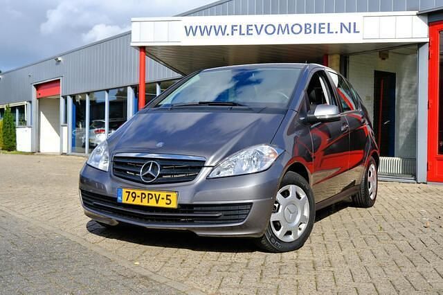 Grijs, metallic lak Gebruikt 2011 Mercedes A160 Business MPV | € 4.950 (Eerlijke prijs) - Afbeelding 1/4