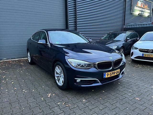 Blauw (metallic) Occasion 2013 BMW 320 Executive Hatchback | € 7.995 (Goede deal) - Afbeelding 1/4