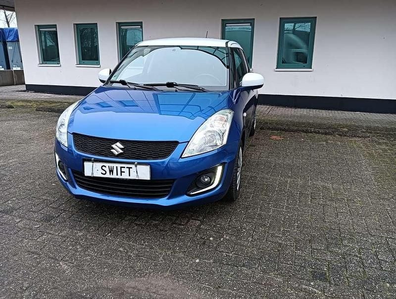 Blauw Occasion 2015 Suzuki Swift Hatchback | € 7.850 (Eerlijke prijs) - Afbeelding 1/4