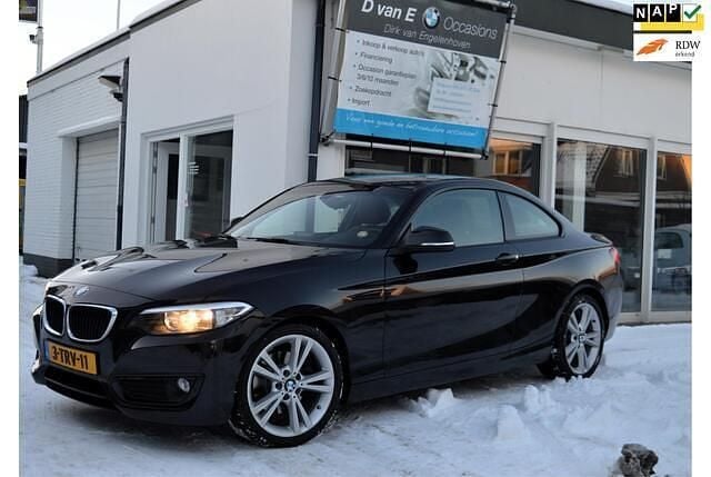 Zwart (metallic) Occasion 2014 BMW 220 Coupé | € 17.950 (Goede deal) - Afbeelding 1/4