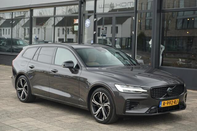Grijs Gebruikt 2022 Volvo V60 Plus Stationwagen | € 35.980 (Iets duurder) - Afbeelding 1/4