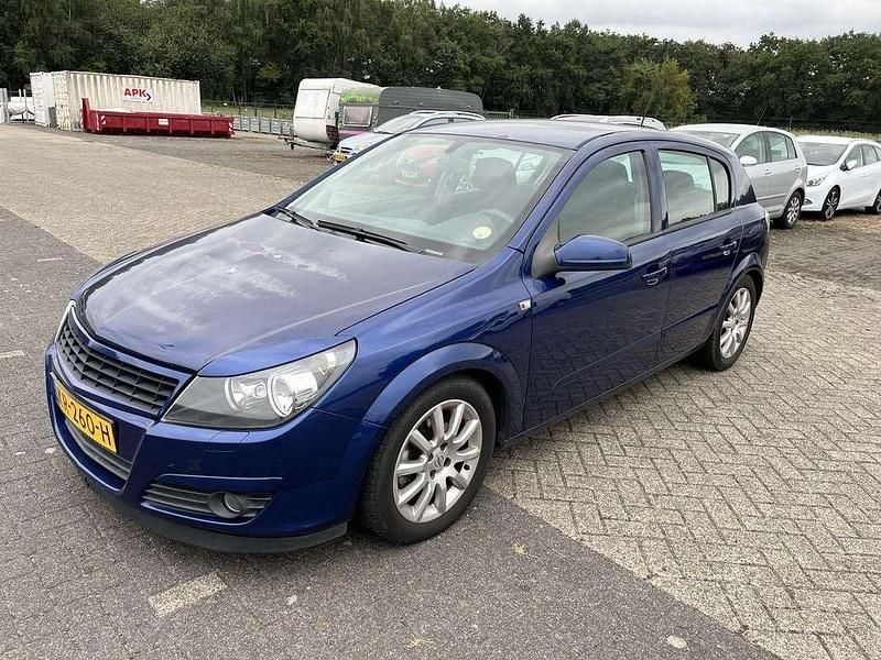 Blauw Gebruikt 2005 Opel Astra Essentia Hatchback | € 750 (Goede deal) - Afbeelding 1/4