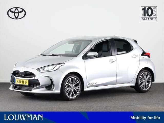Shimmering silver metallic (licht zilver metallic) Gebruikt 2025 Toyota Yaris Executive Hatchback | € 33.945 (Duur) - Afbeelding 1/3